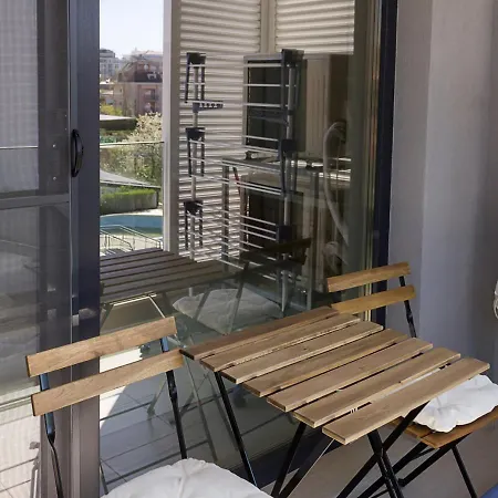 Sunny 1bd Flat In St Constantine & Helena Complex By Flat Mаnаger 公寓