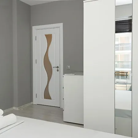 Sunny 1bd Flat In St Constantine & Helena Complex By Flat Mаnаger Apartamento *